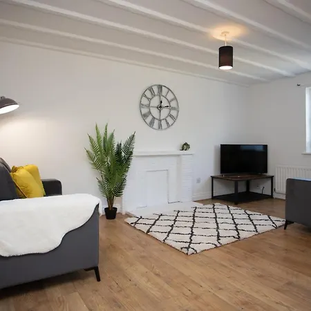 Cosy Apartment In The Heart Of Old Town Beaconsfield Exterior photo