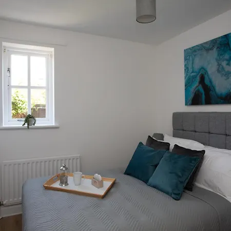 Cosy Apartment In The Heart Of Old Town Beaconsfield Exterior photo