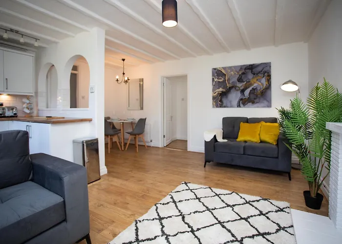 Cosy Apartment In The Heart Of Old Town Beaconsfield