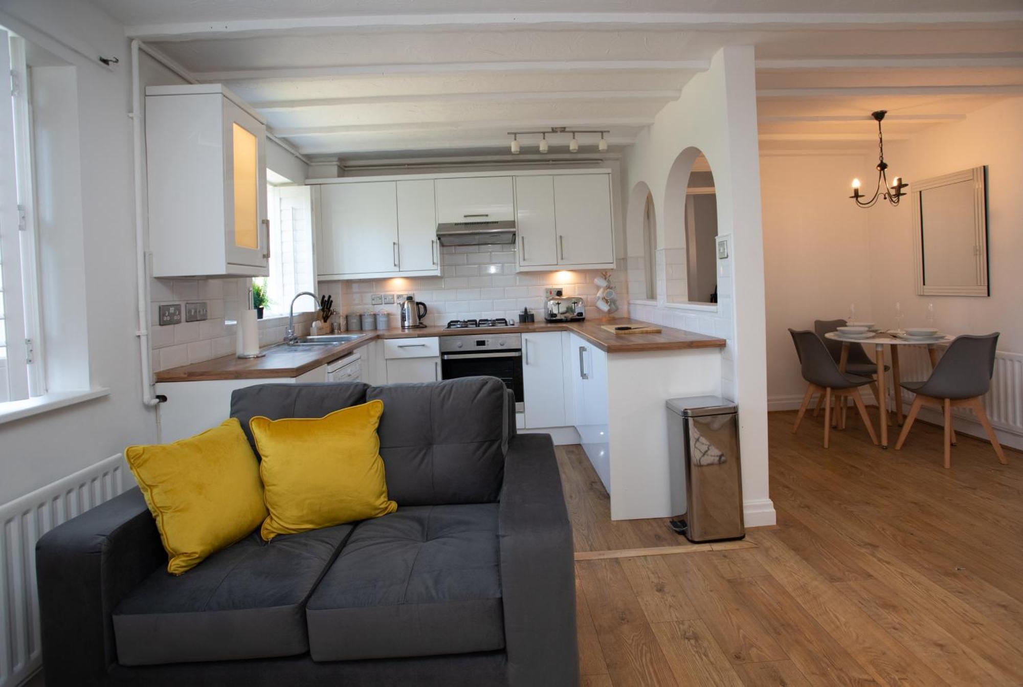 Cosy In The Heart Of Old Town Apartment