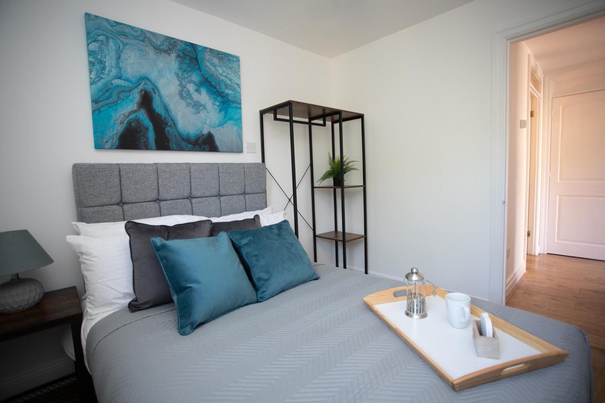 Cosy In The Heart Of Old Town Beaconsfield